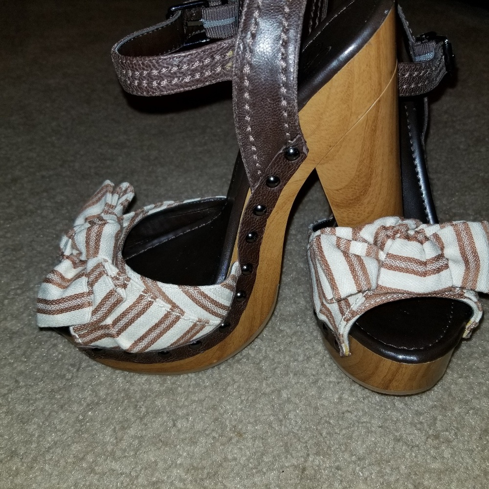 Jessica Simpson Platforms